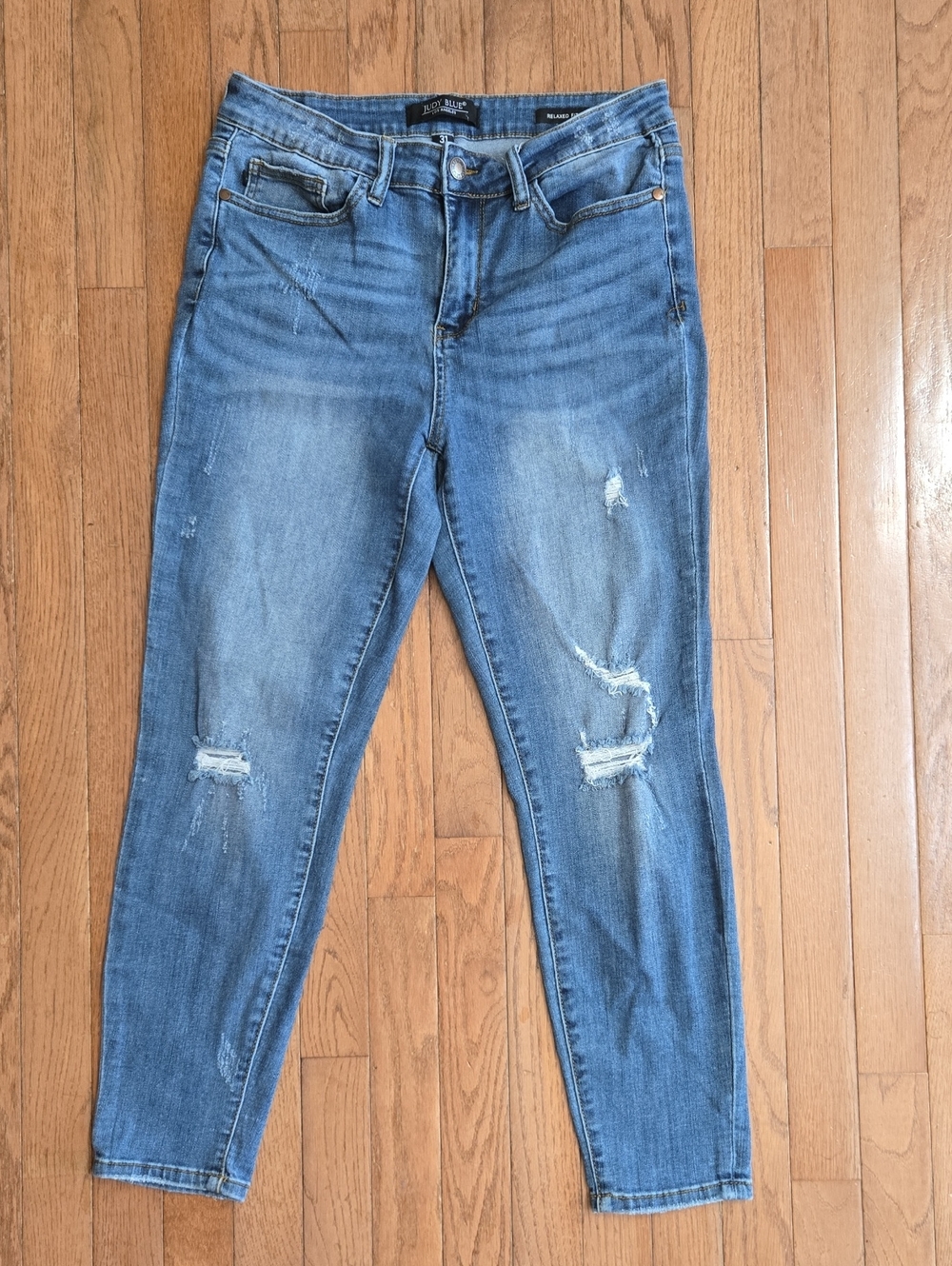 Judy Blue Distressed Skinny Jeans in Medium Blue